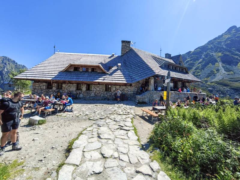 Ceny w Tatrach potrafią zaskoczyć. Noclegi i gastronomia w schroniskach